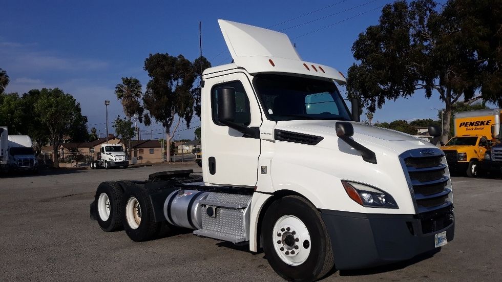 Day Cab Tractor-Heavy Duty Tractors-Freightliner-2019-T12664ST-Corona-CA-218,367\n\t\tmiles-$ 53,000 - Image 1