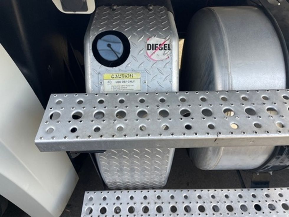 Day Cab Tractor-Heavy Duty Tractors-Freightliner-2019-T12664ST-Corona-CA-218,367\n\t\tmiles-$ 53,000 - Image 16