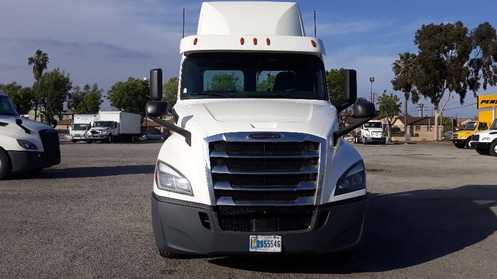 Day Cab Tractor-Heavy Duty Tractors-Freightliner-2019-T12664ST-Corona-CA-218,367\n\t\tmiles-$ 53,000 - Image 2
