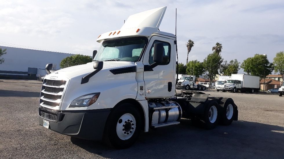 Day Cab Tractor-Heavy Duty Tractors-Freightliner-2019-T12664ST-Corona-CA-218,367\n\t\tmiles-$ 53,000 - Image 3