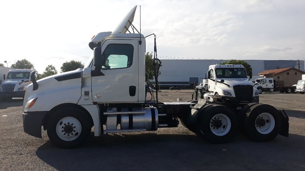 Day Cab Tractor-Heavy Duty Tractors-Freightliner-2019-T12664ST-Corona-CA-218,367\n\t\tmiles-$ 53,000 - Image 4