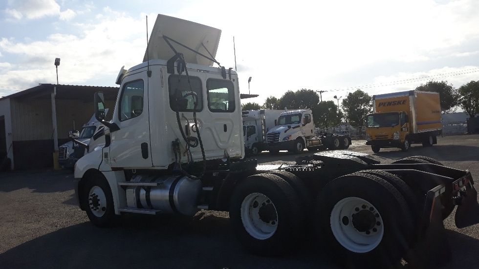 Day Cab Tractor-Heavy Duty Tractors-Freightliner-2019-T12664ST-Corona-CA-218,367\n\t\tmiles-$ 53,000 - Image 5