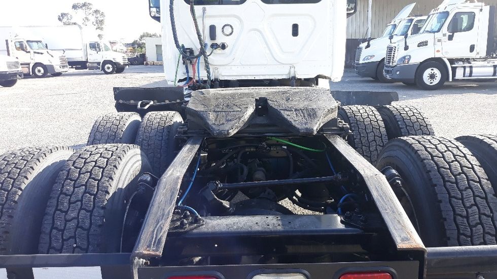 Day Cab Tractor-Heavy Duty Tractors-Freightliner-2019-T12664ST-Corona-CA-218,367\n\t\tmiles-$ 53,000 - Image 6