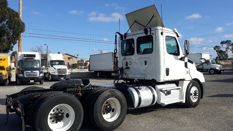 Day Cab Tractor-Heavy Duty Tractors-Freightliner-2019-T12664ST-Corona-CA-218,367\n\t\tmiles-$ 53,000 - Image 7