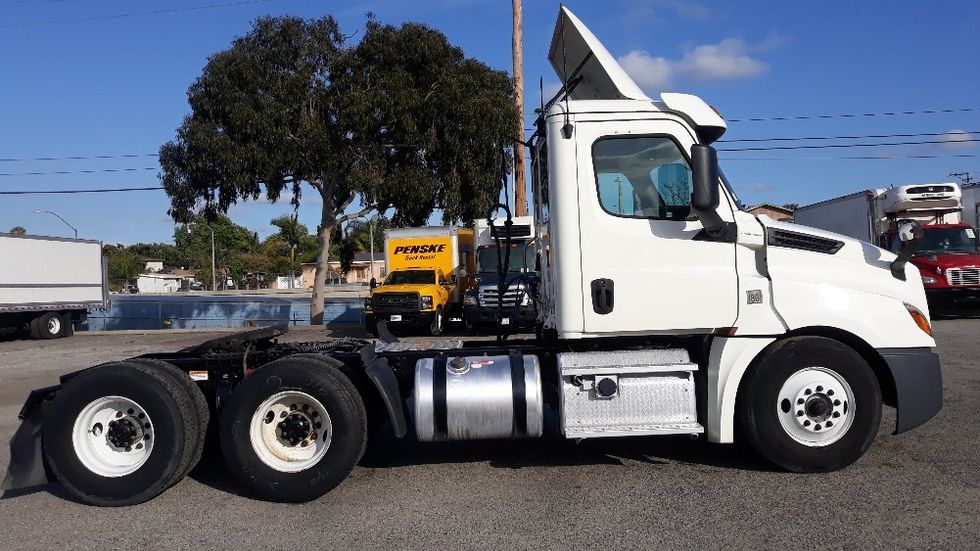 Day Cab Tractor-Heavy Duty Tractors-Freightliner-2019-T12664ST-Corona-CA-218,367\n\t\tmiles-$ 53,000 - Image 8