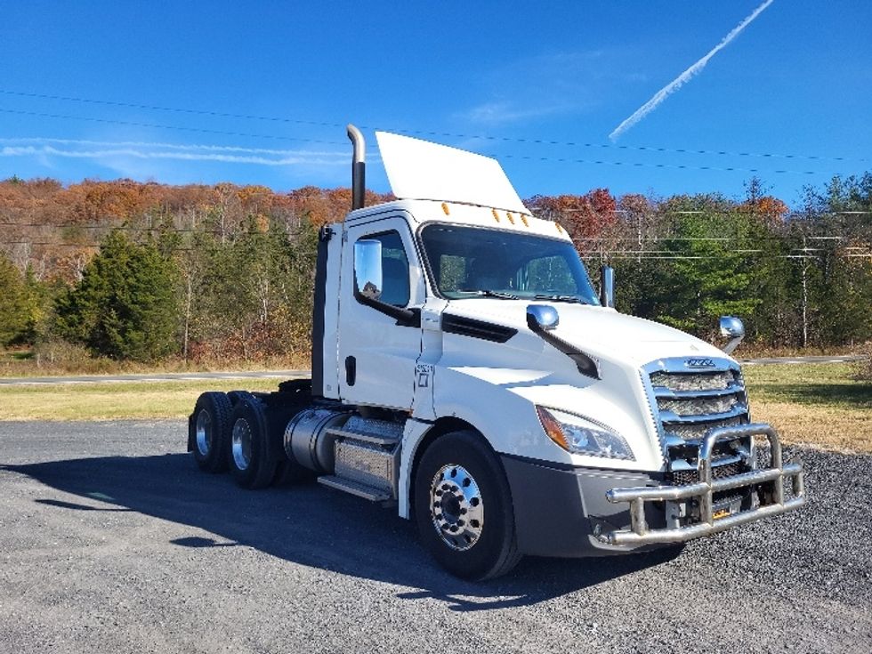 Day Cab Tractor-Heavy Duty Tractors-Freightliner-2019-T12664ST-Coxsackie-NY-385,037\n\t\tmiles-$ 52,500 - Image 1