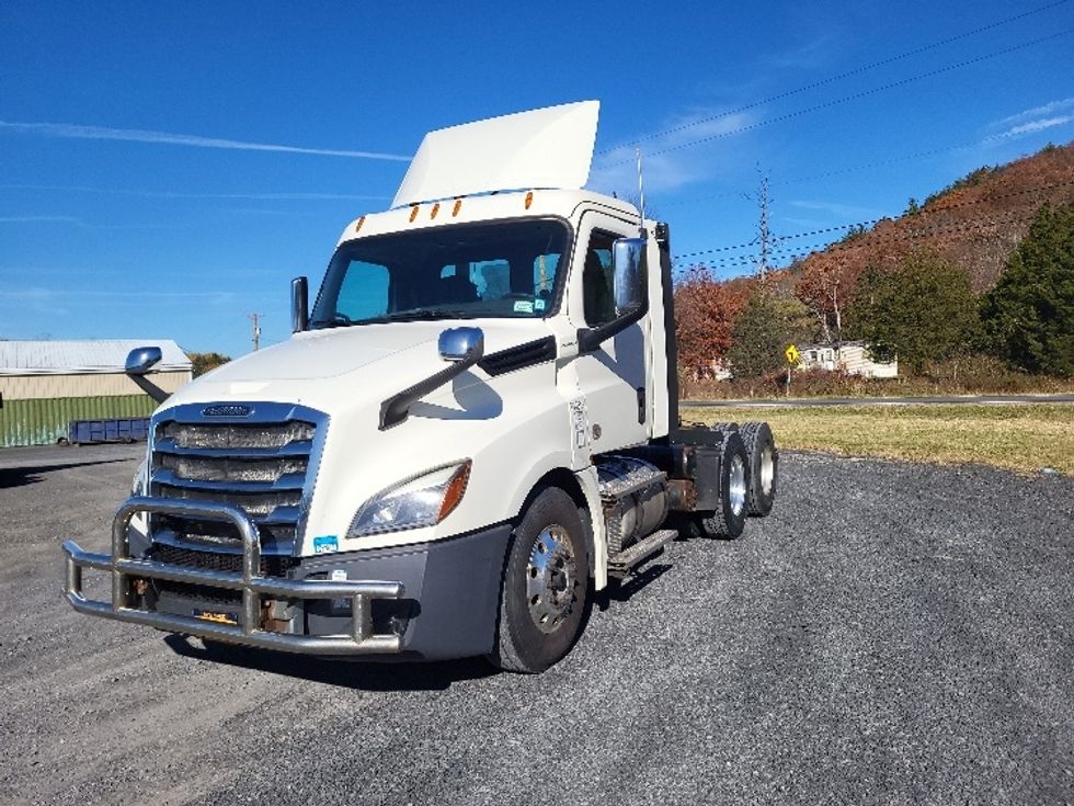 Day Cab Tractor-Heavy Duty Tractors-Freightliner-2019-T12664ST-Coxsackie-NY-385,037\n\t\tmiles-$ 52,500 - Image 3