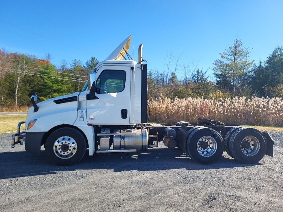Day Cab Tractor-Heavy Duty Tractors-Freightliner-2019-T12664ST-Coxsackie-NY-385,037\n\t\tmiles-$ 52,500 - Image 4