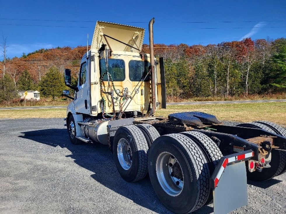 Day Cab Tractor-Heavy Duty Tractors-Freightliner-2019-T12664ST-Coxsackie-NY-385,037\n\t\tmiles-$ 52,500 - Image 5