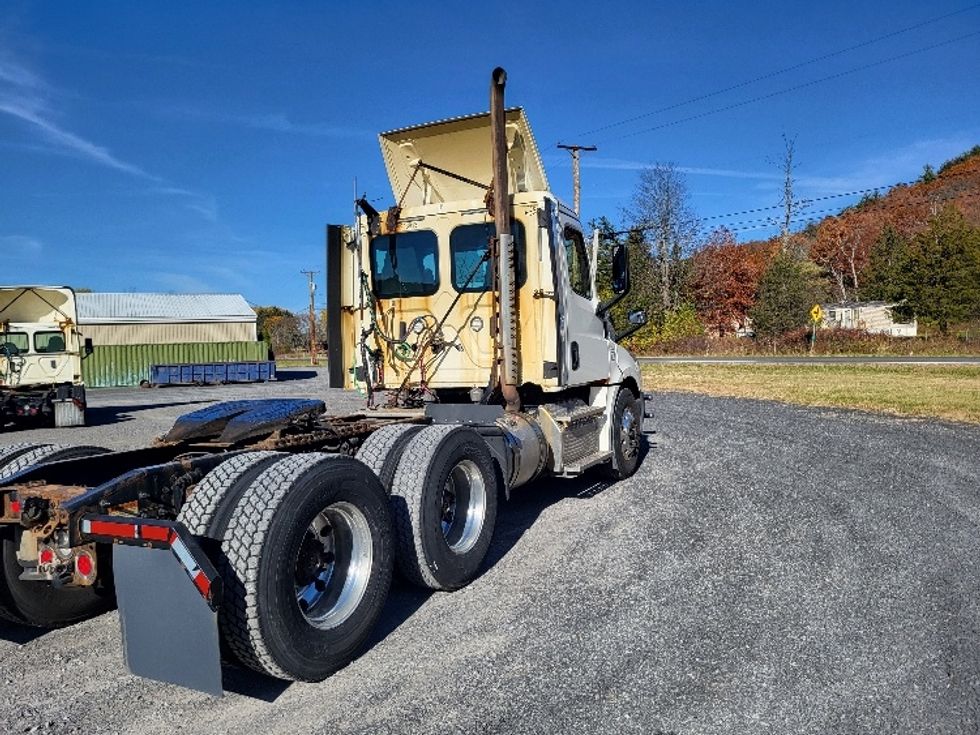 Day Cab Tractor-Heavy Duty Tractors-Freightliner-2019-T12664ST-Coxsackie-NY-385,037\n\t\tmiles-$ 52,500 - Image 7
