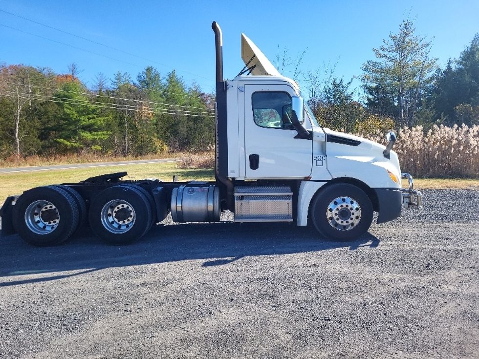 Day Cab Tractor-Heavy Duty Tractors-Freightliner-2019-T12664ST-Coxsackie-NY-385,037\n\t\tmiles-$ 52,500 - Image 8