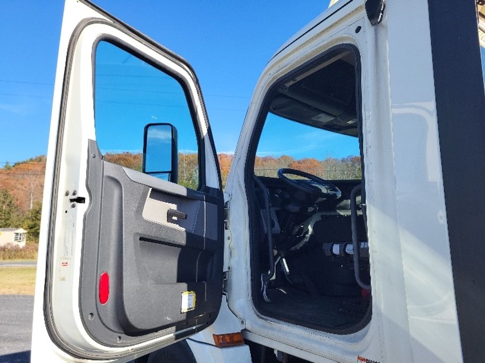 Day Cab Tractor-Heavy Duty Tractors-Freightliner-2019-T12664ST-Coxsackie-NY-385,037\n\t\tmiles-$ 52,500 - Image 9