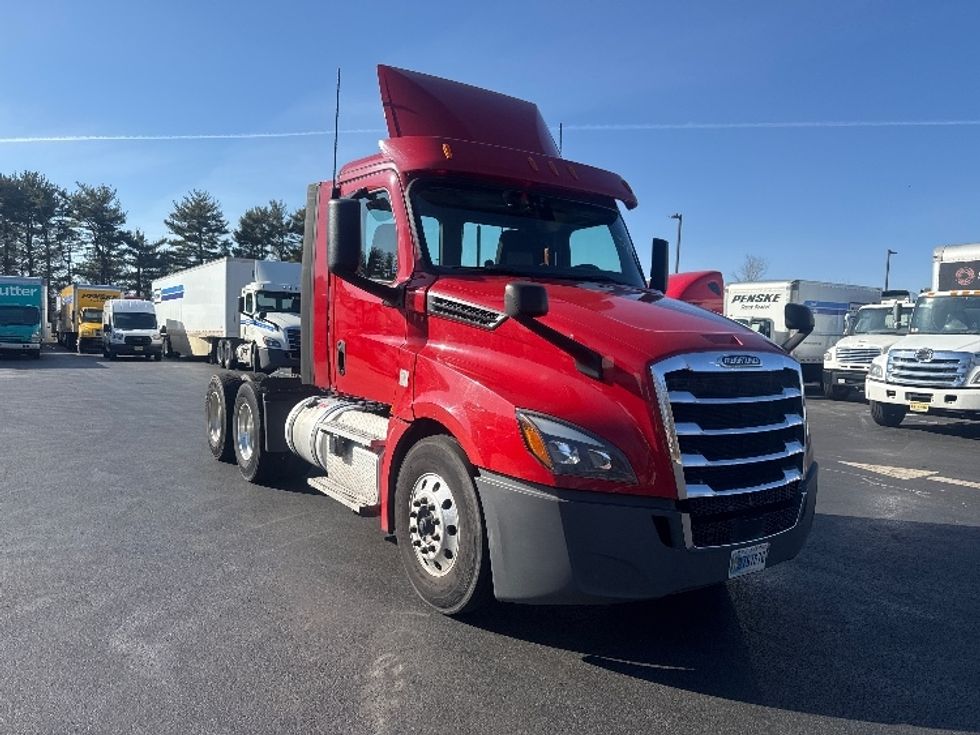 Day Cab Tractor-Heavy Duty Tractors-Freightliner-2019-T12664ST-Cranbury-NJ-250,136\n\t\tmiles-$ 52,750 - Image 1
