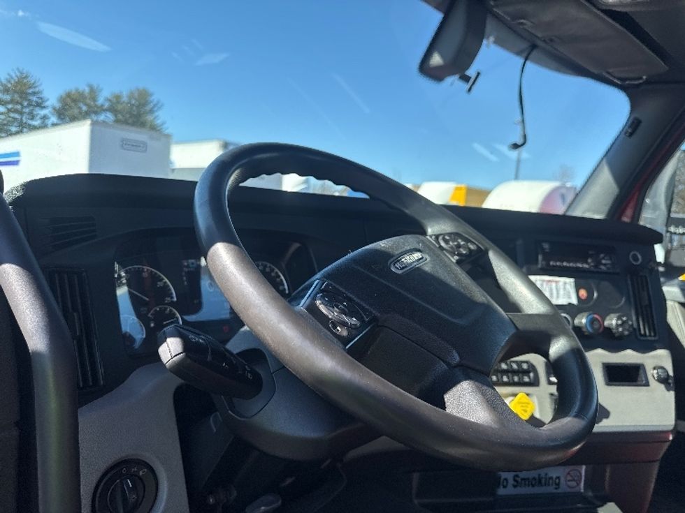 Day Cab Tractor-Heavy Duty Tractors-Freightliner-2019-T12664ST-Cranbury-NJ-250,136\n\t\tmiles-$ 52,750 - Image 10