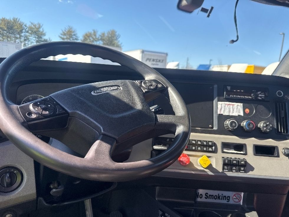 Day Cab Tractor-Heavy Duty Tractors-Freightliner-2019-T12664ST-Cranbury-NJ-250,136\n\t\tmiles-$ 52,750 - Image 11