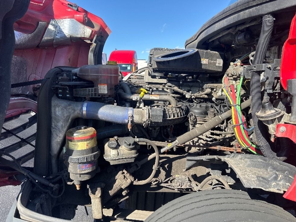 Day Cab Tractor-Heavy Duty Tractors-Freightliner-2019-T12664ST-Cranbury-NJ-250,136\n\t\tmiles-$ 52,750 - Image 16