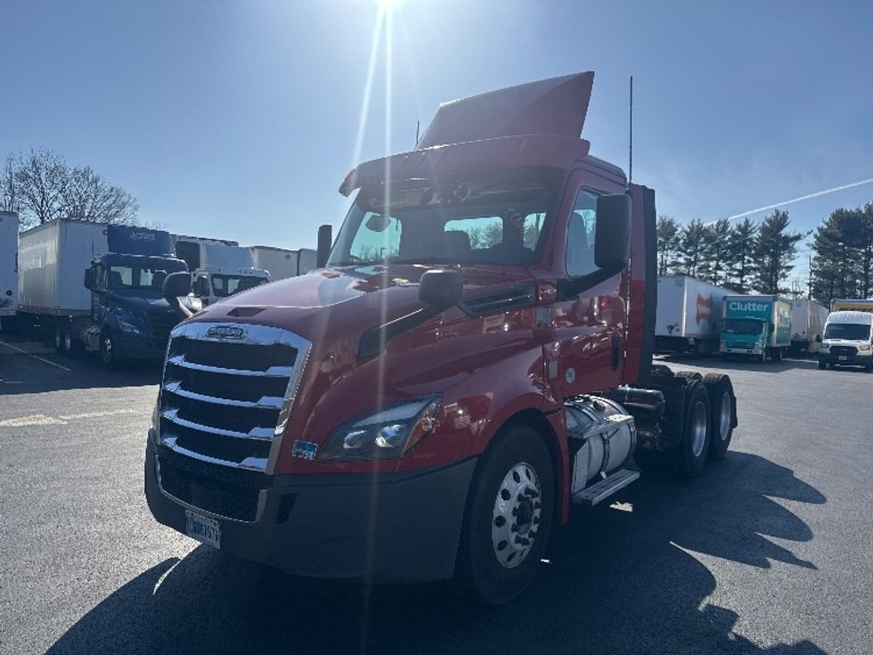 Day Cab Tractor-Heavy Duty Tractors-Freightliner-2019-T12664ST-Cranbury-NJ-250,136\n\t\tmiles-$ 52,750 - Image 3