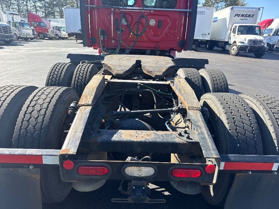 Day Cab Tractor-Heavy Duty Tractors-Freightliner-2019-T12664ST-Cranbury-NJ-250,136\n\t\tmiles-$ 52,750 - Image 6