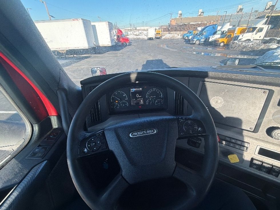 Day Cab Tractor-Heavy Duty Tractors-Freightliner-2019-T12664ST-Cranbury-NJ-336,012\n\t\tmiles-$ 45,500 - Image 11
