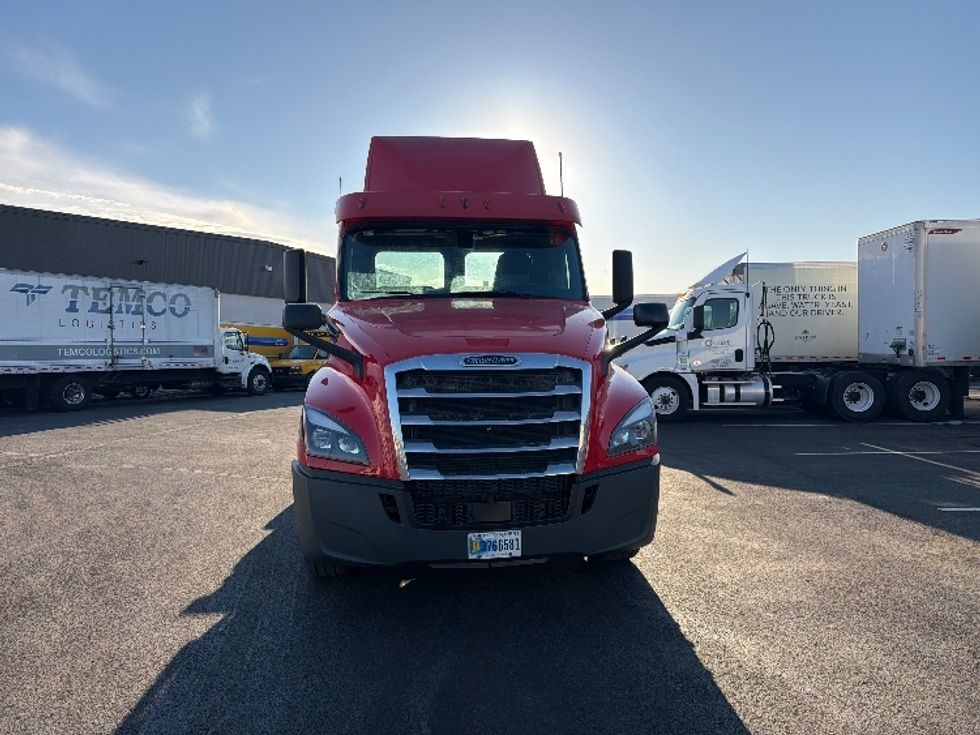 Day Cab Tractor-Heavy Duty Tractors-Freightliner-2019-T12664ST-Cranbury-NJ-336,012\n\t\tmiles-$ 45,500 - Image 2