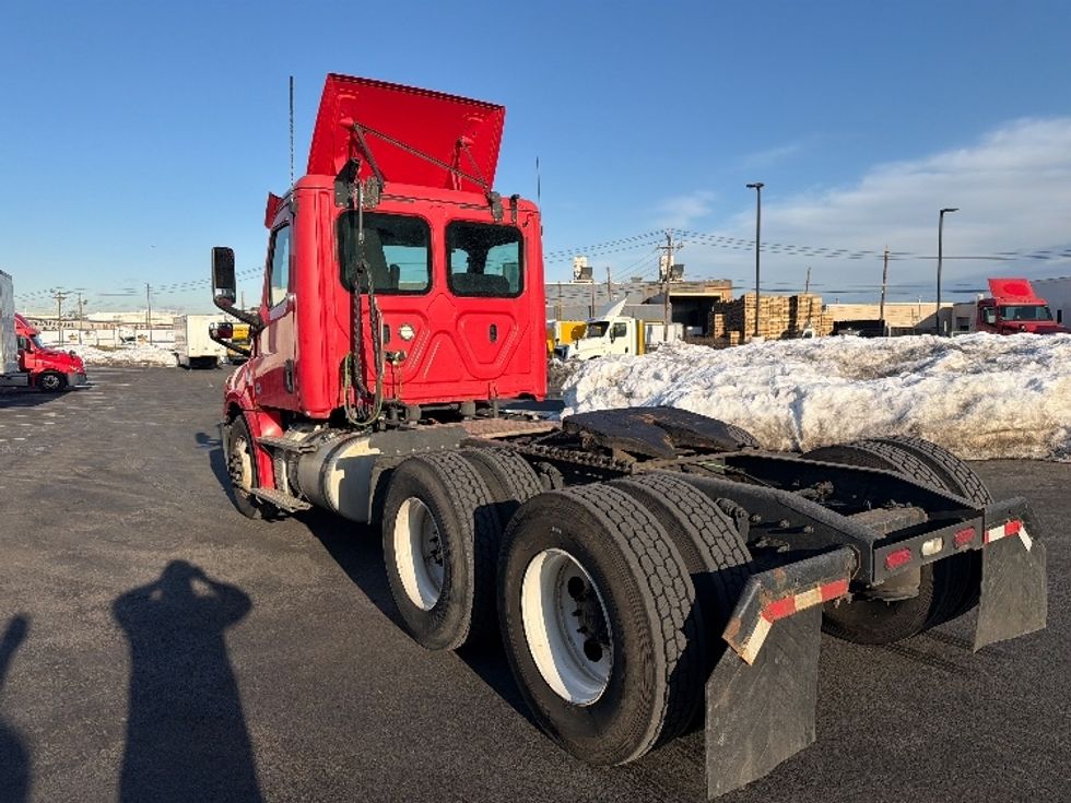 Day Cab Tractor-Heavy Duty Tractors-Freightliner-2019-T12664ST-Cranbury-NJ-336,012\n\t\tmiles-$ 45,500 - Image 6