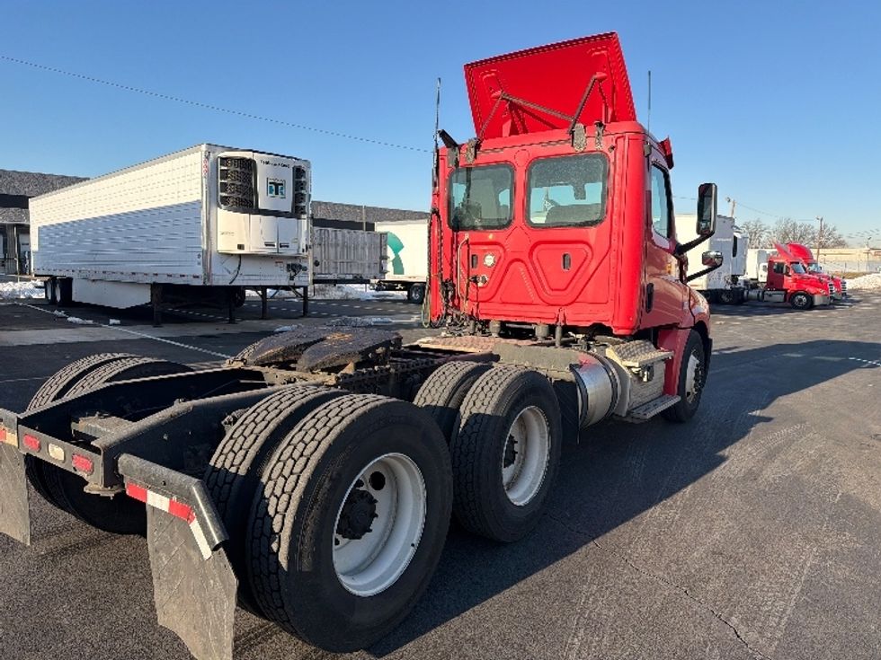 Day Cab Tractor-Heavy Duty Tractors-Freightliner-2019-T12664ST-Cranbury-NJ-336,012\n\t\tmiles-$ 45,500 - Image 8