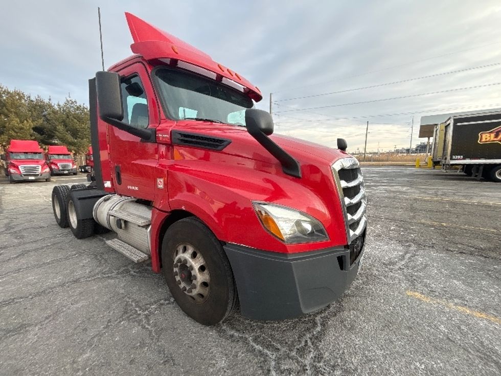 Day Cab Tractor-Heavy Duty Tractors-Freightliner-2019-T12664ST-Cranbury-NJ-414,439\n\t\tmiles-$ 42,250 - Image 1