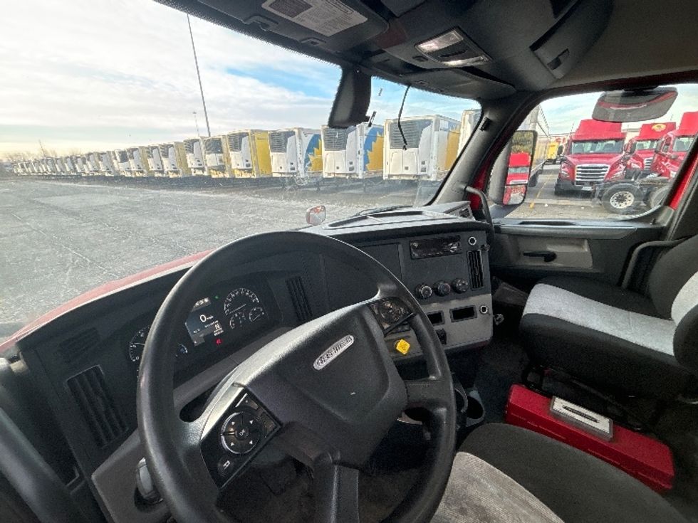 Day Cab Tractor-Heavy Duty Tractors-Freightliner-2019-T12664ST-Cranbury-NJ-414,439\n\t\tmiles-$ 42,250 - Image 10