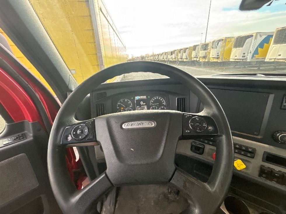 Day Cab Tractor-Heavy Duty Tractors-Freightliner-2019-T12664ST-Cranbury-NJ-414,439\n\t\tmiles-$ 42,250 - Image 11