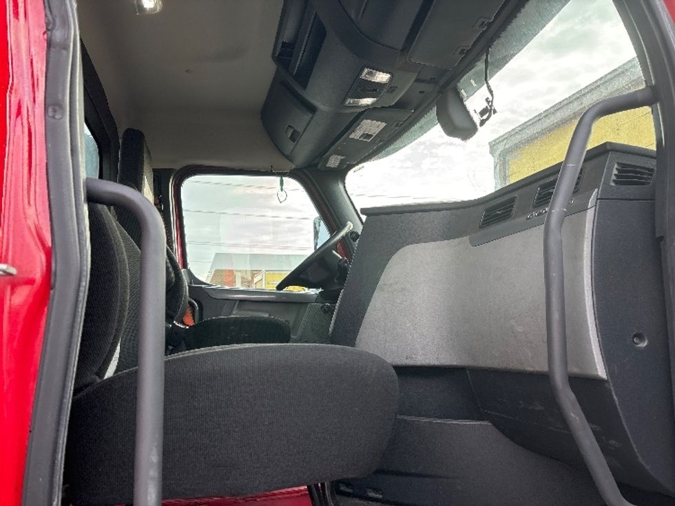 Day Cab Tractor-Heavy Duty Tractors-Freightliner-2019-T12664ST-Cranbury-NJ-414,439\n\t\tmiles-$ 42,250 - Image 12