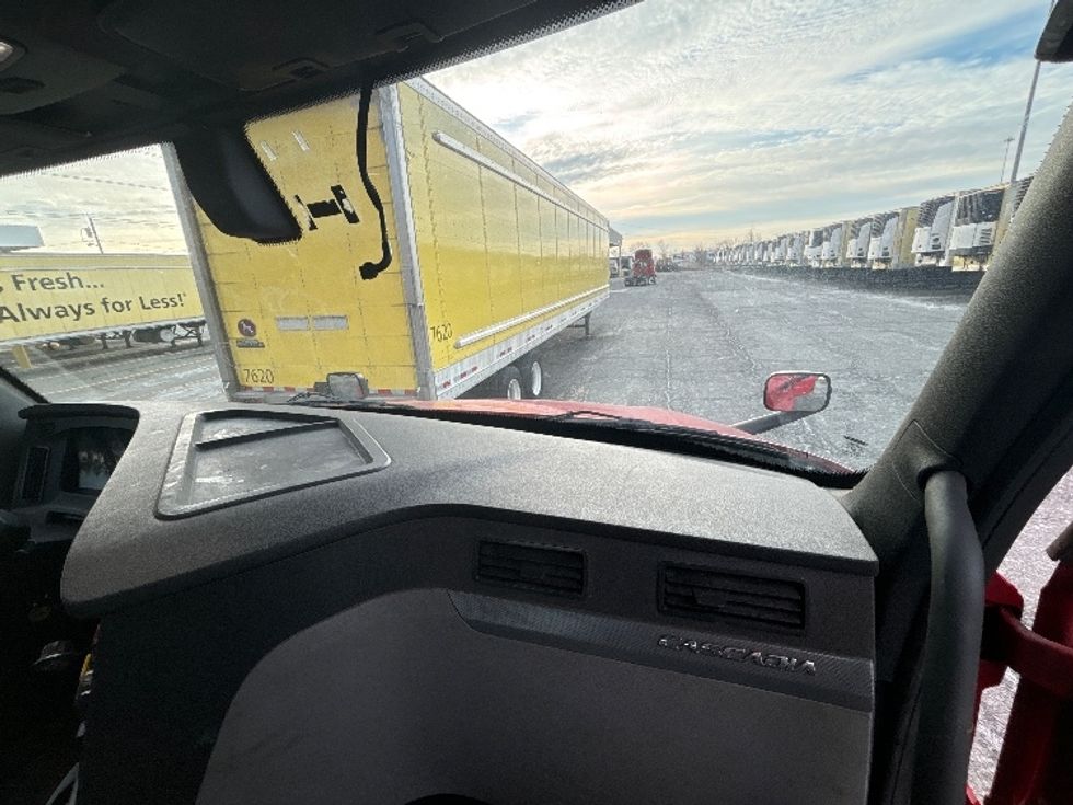 Day Cab Tractor-Heavy Duty Tractors-Freightliner-2019-T12664ST-Cranbury-NJ-414,439\n\t\tmiles-$ 42,250 - Image 13