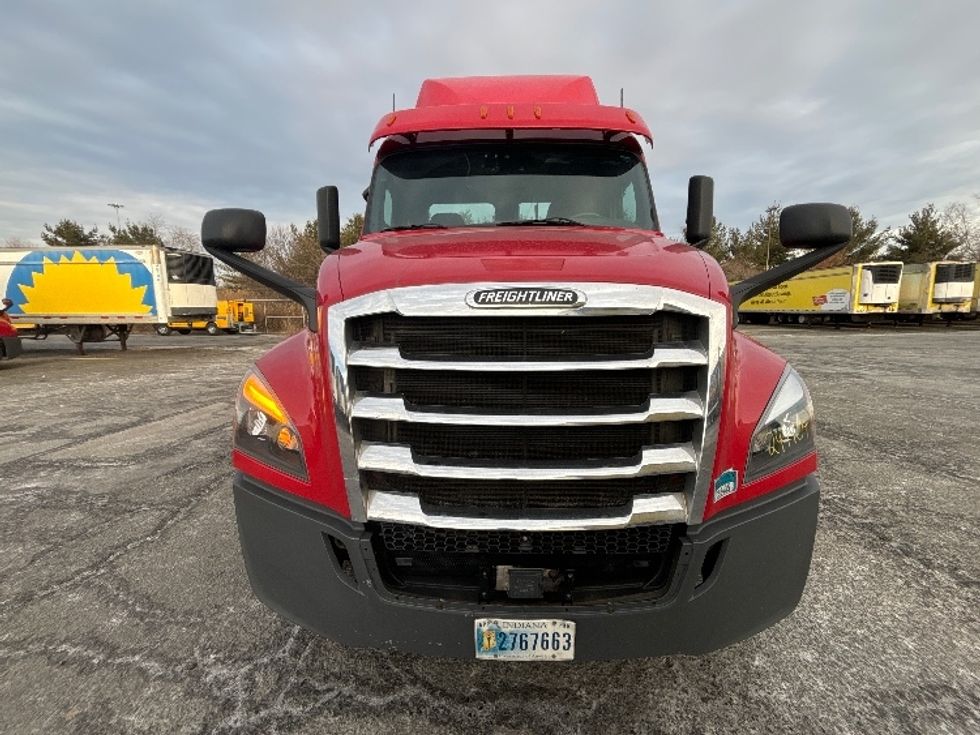 Day Cab Tractor-Heavy Duty Tractors-Freightliner-2019-T12664ST-Cranbury-NJ-414,439\n\t\tmiles-$ 42,250 - Image 2