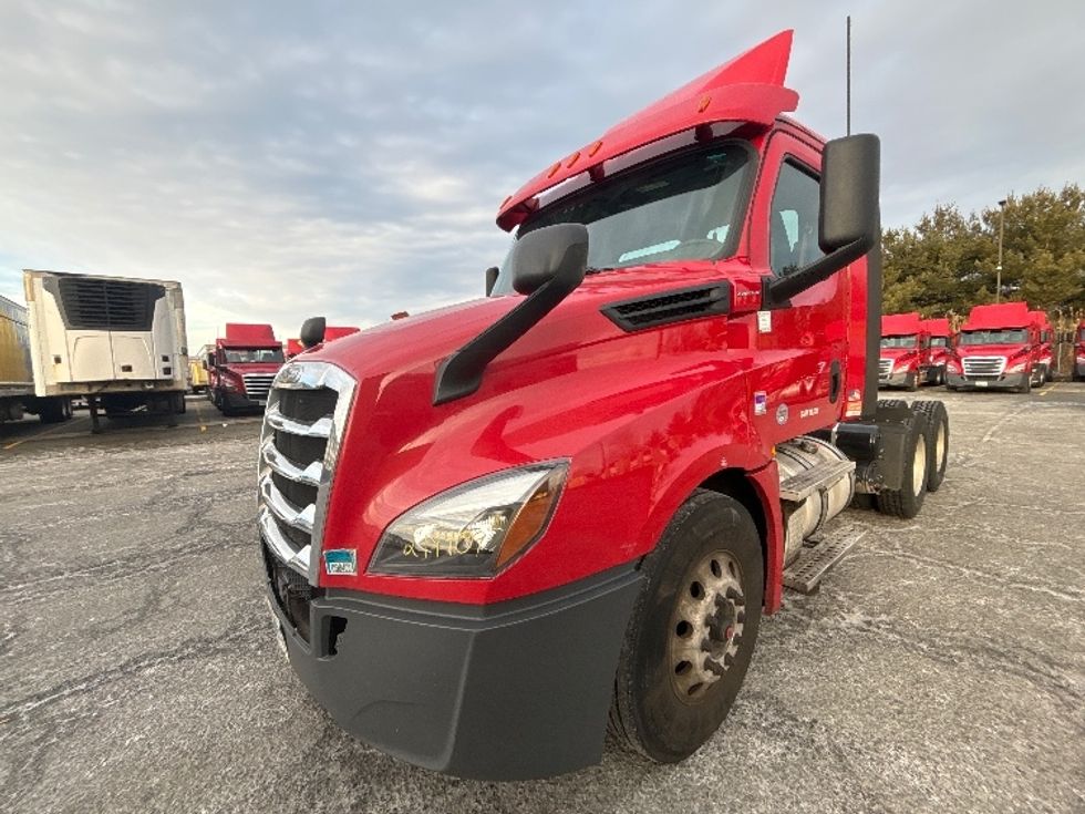 Day Cab Tractor-Heavy Duty Tractors-Freightliner-2019-T12664ST-Cranbury-NJ-414,439\n\t\tmiles-$ 42,250 - Image 3