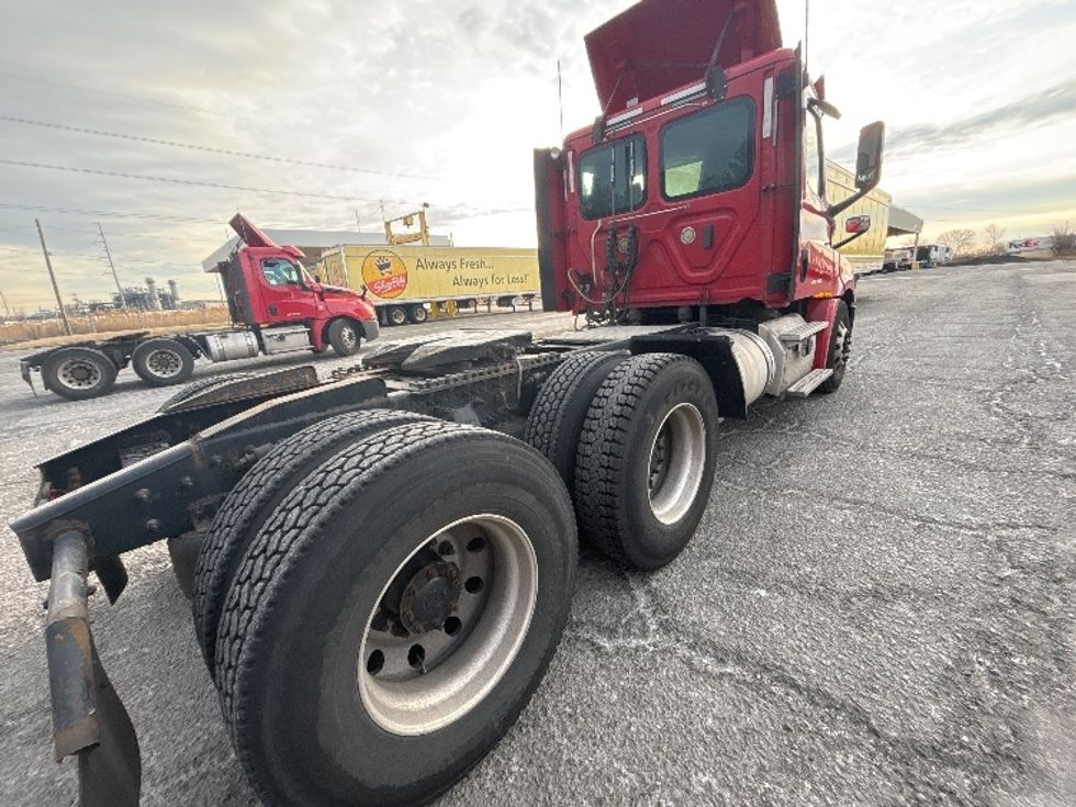 Day Cab Tractor-Heavy Duty Tractors-Freightliner-2019-T12664ST-Cranbury-NJ-414,439\n\t\tmiles-$ 42,250 - Image 7