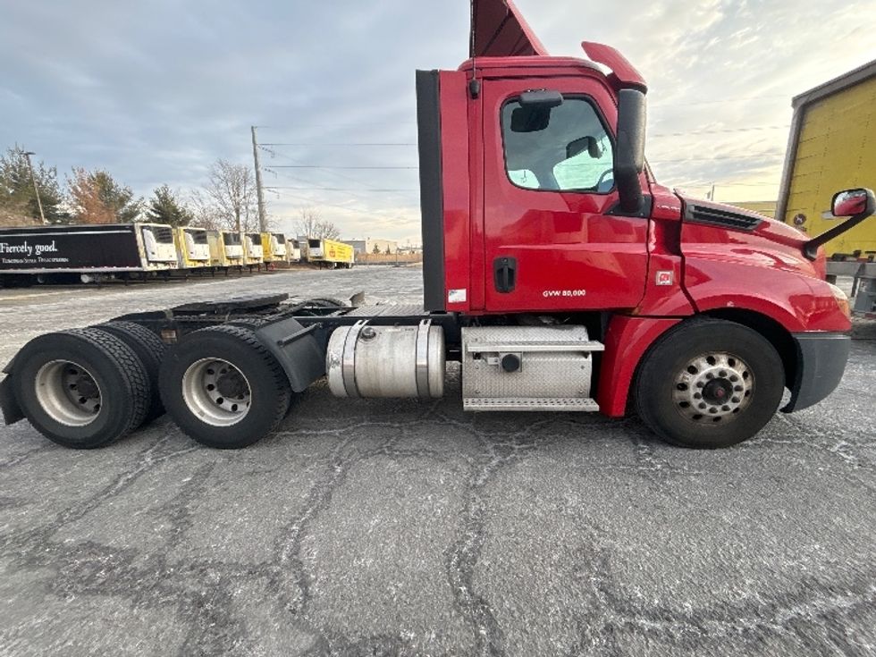 Day Cab Tractor-Heavy Duty Tractors-Freightliner-2019-T12664ST-Cranbury-NJ-414,439\n\t\tmiles-$ 42,250 - Image 8