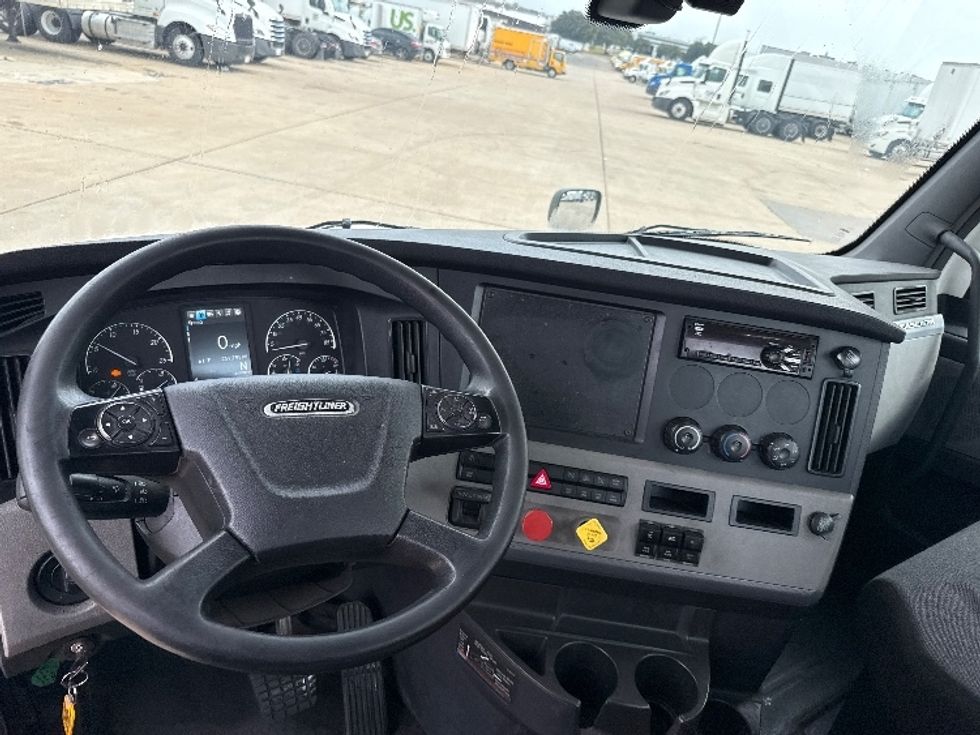 Day Cab Tractor-Heavy Duty Tractors-Freightliner-2019-T12664ST-Dallas-TX-259,799\n\t\tmiles-$ 54,500 - Image 10