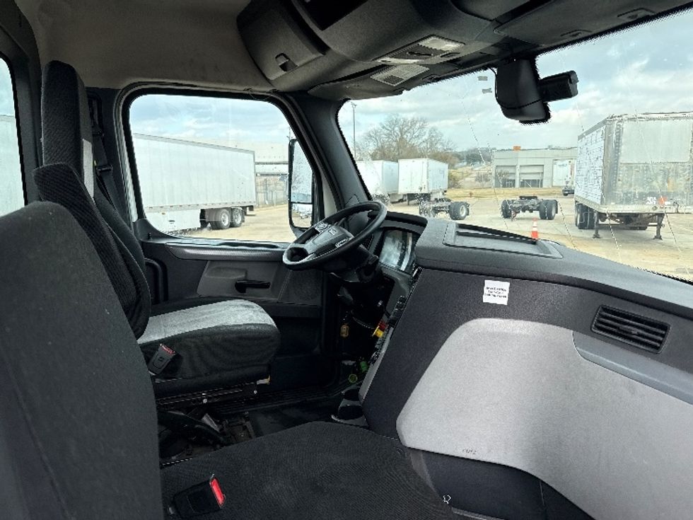 Day Cab Tractor-Heavy Duty Tractors-Freightliner-2019-T12664ST-Dallas-TX-259,799\n\t\tmiles-$ 54,500 - Image 12