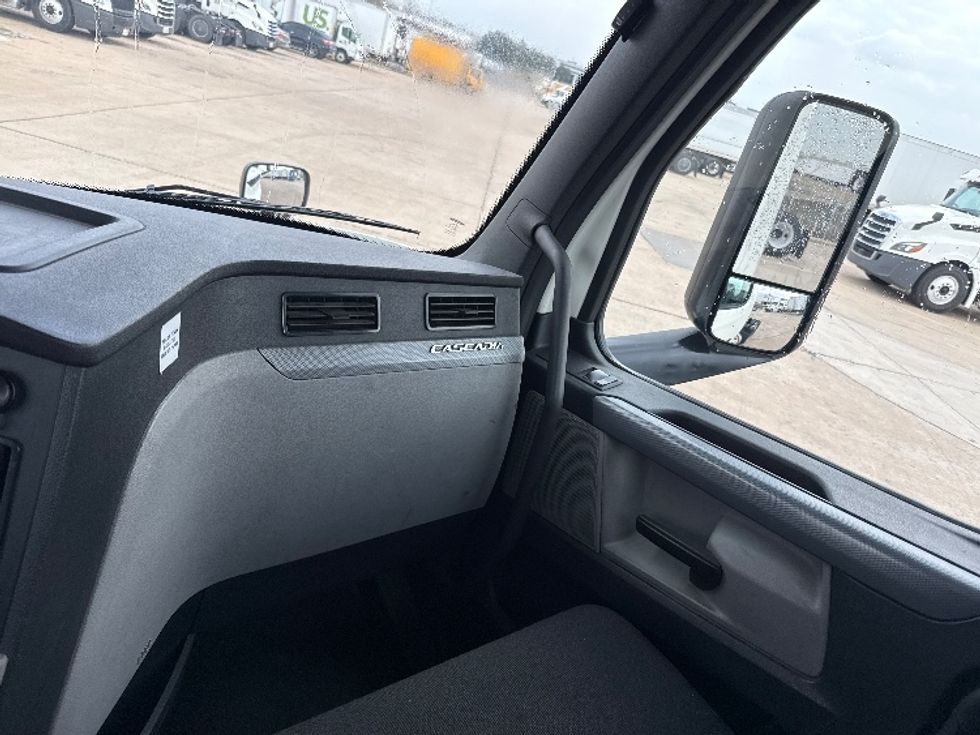 Day Cab Tractor-Heavy Duty Tractors-Freightliner-2019-T12664ST-Dallas-TX-259,799\n\t\tmiles-$ 54,500 - Image 13