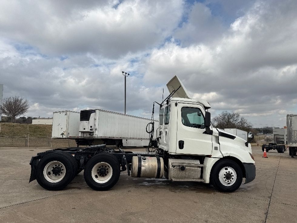Day Cab Tractor-Heavy Duty Tractors-Freightliner-2019-T12664ST-Dallas-TX-259,799\n\t\tmiles-$ 54,500 - Image 14