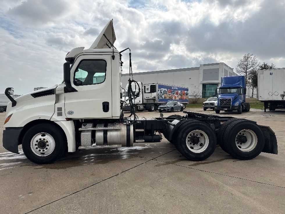 Day Cab Tractor-Heavy Duty Tractors-Freightliner-2019-T12664ST-Dallas-TX-259,799\n\t\tmiles-$ 54,500 - Image 4