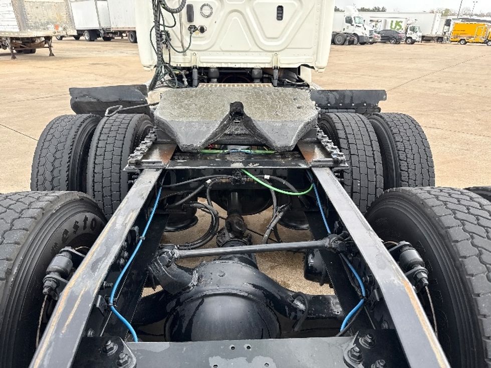 Day Cab Tractor-Heavy Duty Tractors-Freightliner-2019-T12664ST-Dallas-TX-259,799\n\t\tmiles-$ 54,500 - Image 6