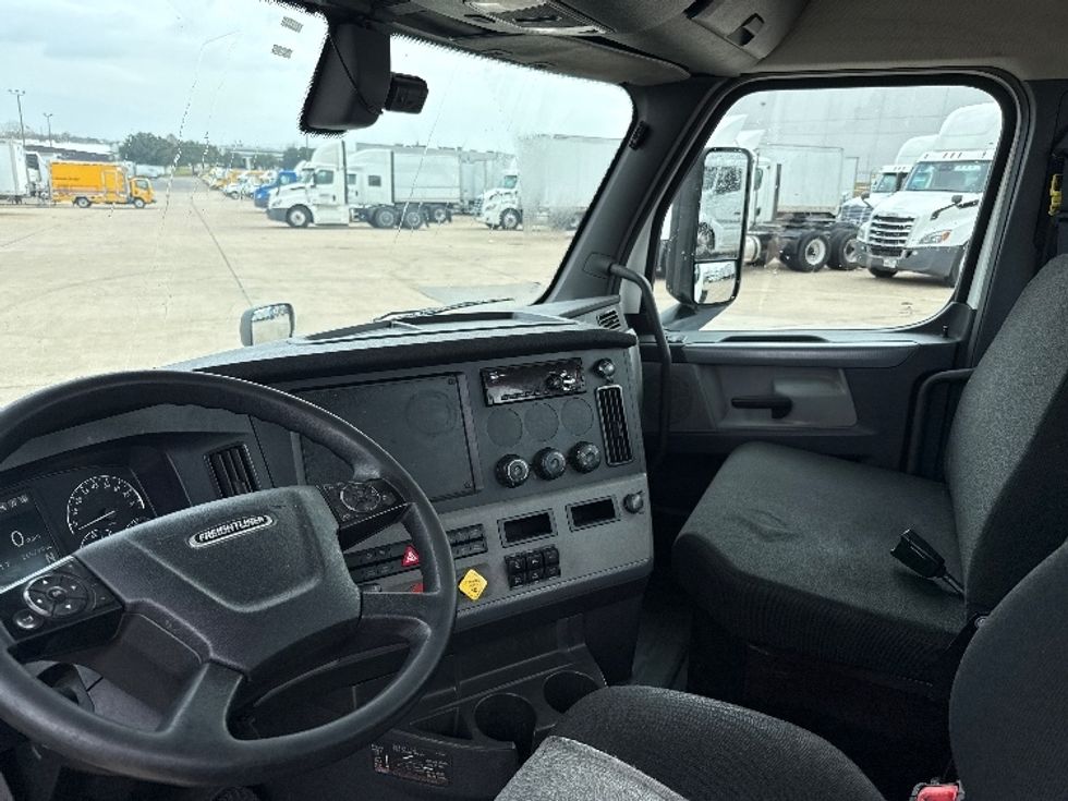 Day Cab Tractor-Heavy Duty Tractors-Freightliner-2019-T12664ST-Dallas-TX-259,799\n\t\tmiles-$ 54,500 - Image 9
