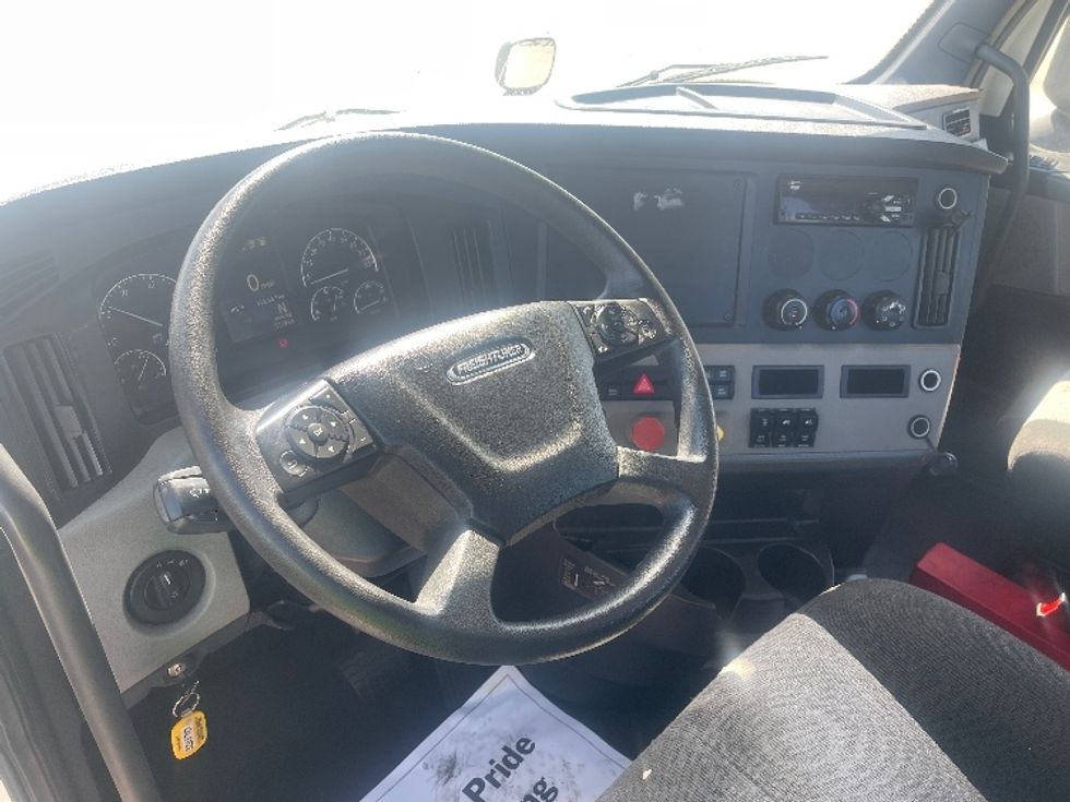 Day Cab Tractor-Heavy Duty Tractors-Freightliner-2019-T12664ST-Dallas-TX-312,783\n\t\tmiles-$ 52,000 - Image 10