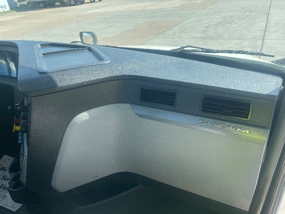 Day Cab Tractor-Heavy Duty Tractors-Freightliner-2019-T12664ST-Dallas-TX-312,783\n\t\tmiles-$ 52,000 - Image 12