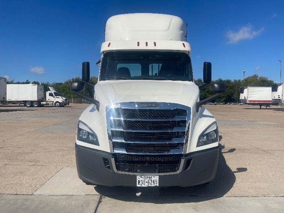 Day Cab Tractor-Heavy Duty Tractors-Freightliner-2019-T12664ST-Dallas-TX-312,783\n\t\tmiles-$ 52,000 - Image 2