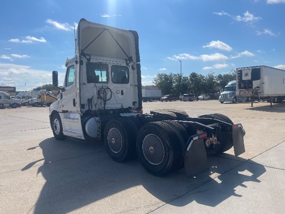 Day Cab Tractor-Heavy Duty Tractors-Freightliner-2019-T12664ST-Dallas-TX-312,783\n\t\tmiles-$ 52,000 - Image 5