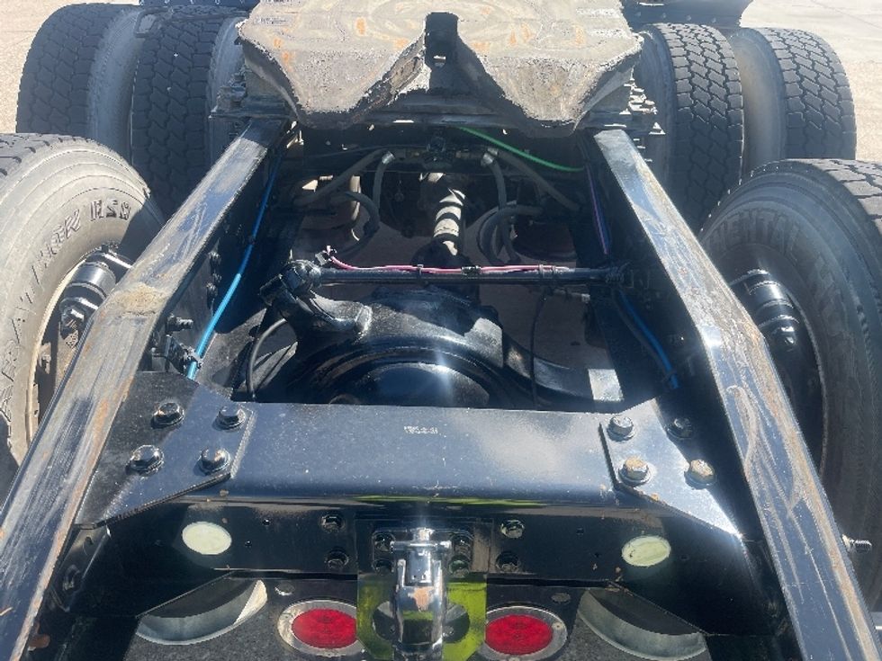 Day Cab Tractor-Heavy Duty Tractors-Freightliner-2019-T12664ST-Dallas-TX-312,783\n\t\tmiles-$ 52,000 - Image 6