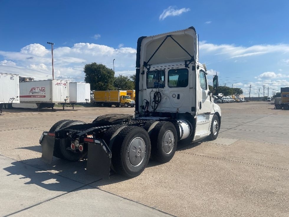 Day Cab Tractor-Heavy Duty Tractors-Freightliner-2019-T12664ST-Dallas-TX-312,783\n\t\tmiles-$ 52,000 - Image 7
