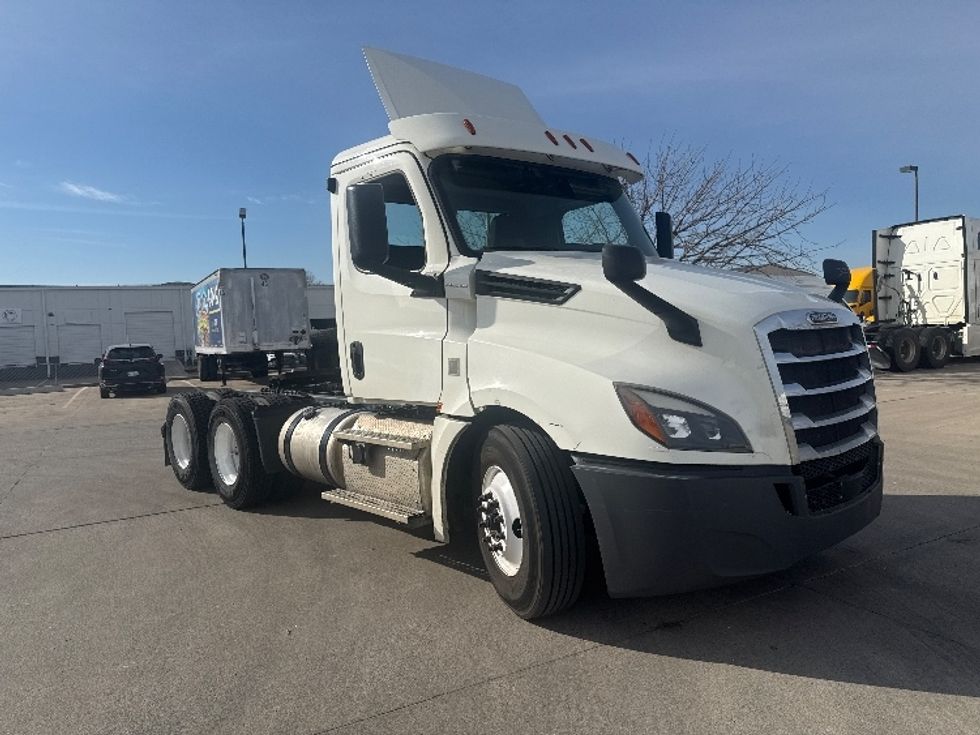 Day Cab Tractor-Heavy Duty Tractors-Freightliner-2019-T12664ST-Dallas-TX-528,078\n\t\tmiles-$ 38,500 - Image 1
