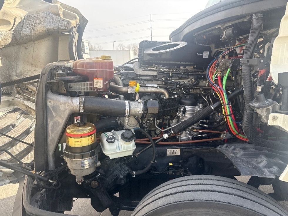 Day Cab Tractor-Heavy Duty Tractors-Freightliner-2019-T12664ST-Dallas-TX-528,078\n\t\tmiles-$ 38,500 - Image 16